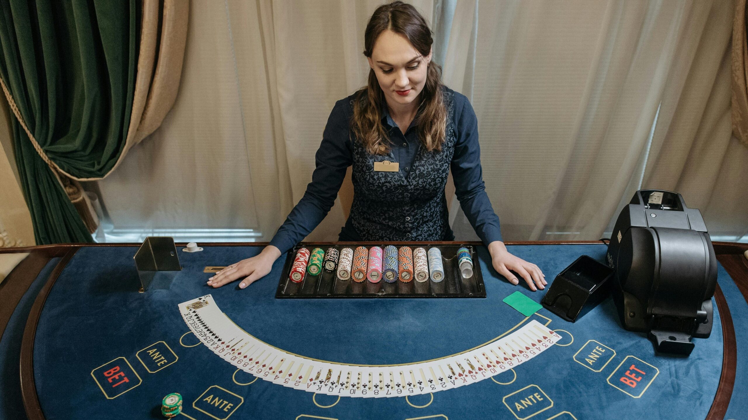 Live poker games with dealers in casinos